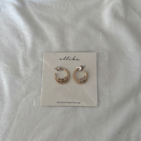 NWT ETTIKA DOUBLE CRYSTAL PAVE RING 18K GOLD PLATED HOOP EARRINGS - Picture 4 of 6